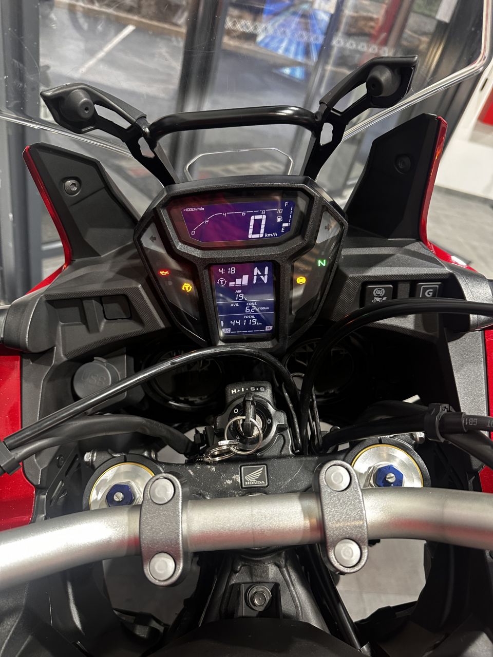 HONDA AFRICA TWIN CRF1000D DCT 4