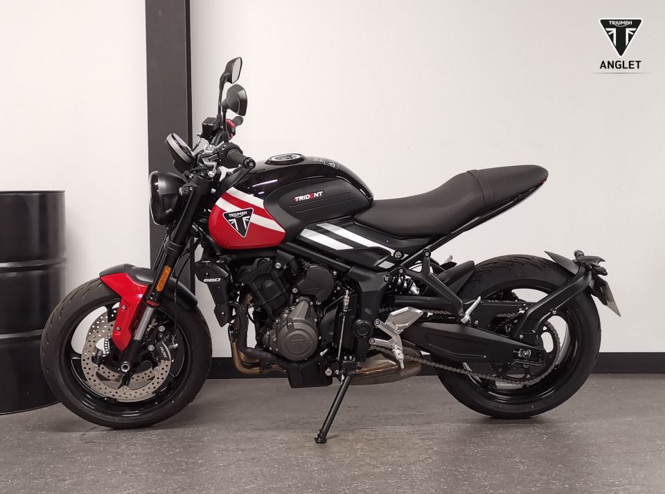 TRIUMPH TRIDENT 660 4