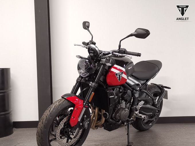 TRIUMPH TRIDENT 660 4
