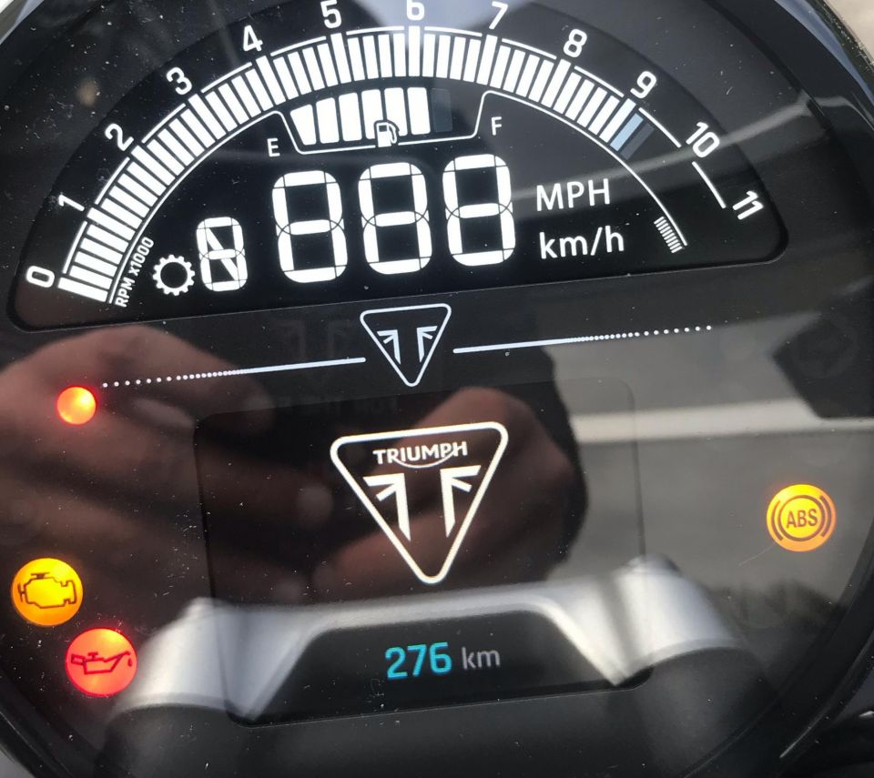 TRIUMPH TRIDENT 660 4