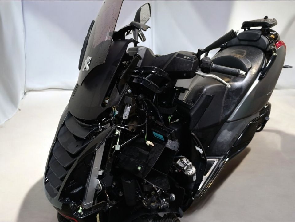 PEUGEOT METROPOLIS 400 4