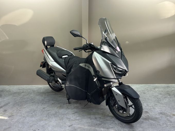 YAMAHA X-MAX 125 4