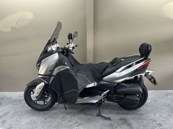 YAMAHA X-MAX 125 4