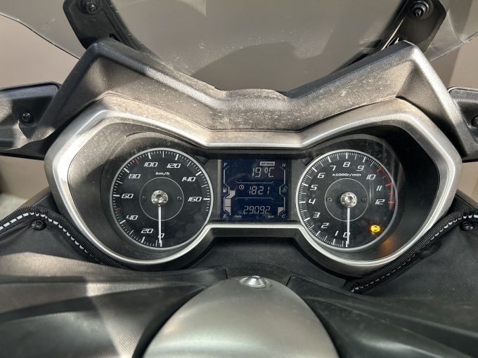 YAMAHA X-MAX 125 4