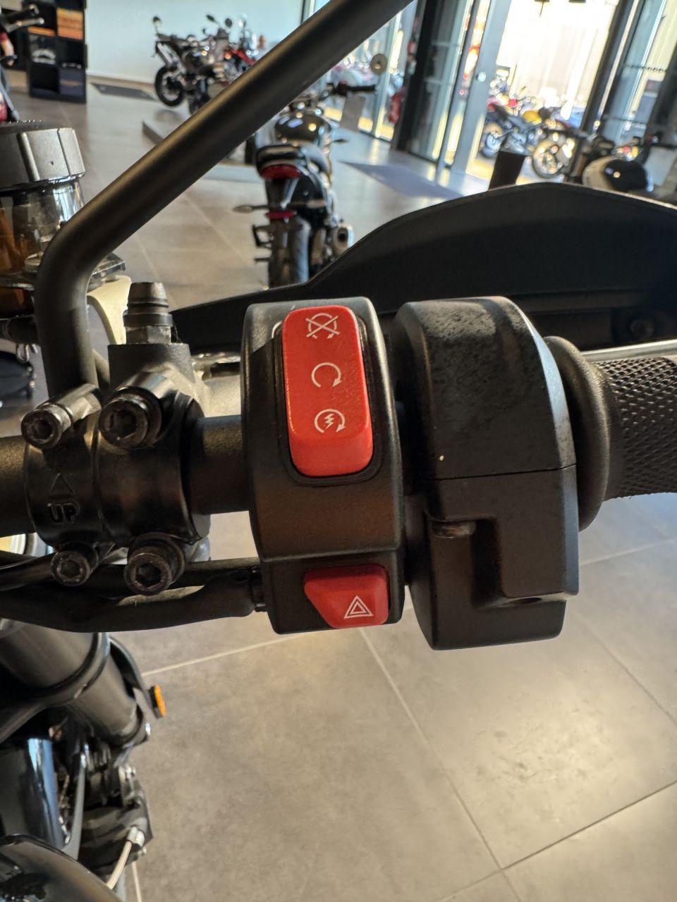 TRIUMPH SCRAMBLER 1200 4