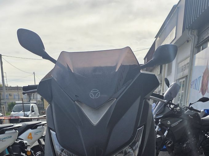 YAMAHA X-MAX 125 MOMO DESIGN 4