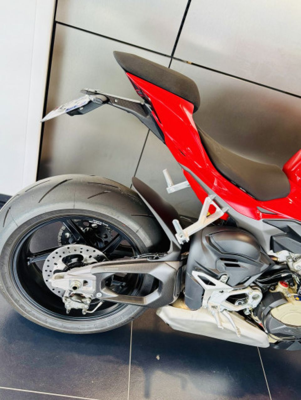 DUCATI STREETFIGHTER V4S 4