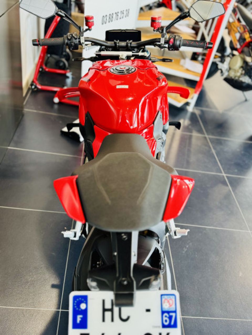 DUCATI STREETFIGHTER V4S 4