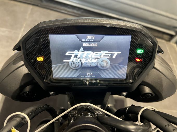 TRIUMPH STREET TRIPLE 765 RS 4