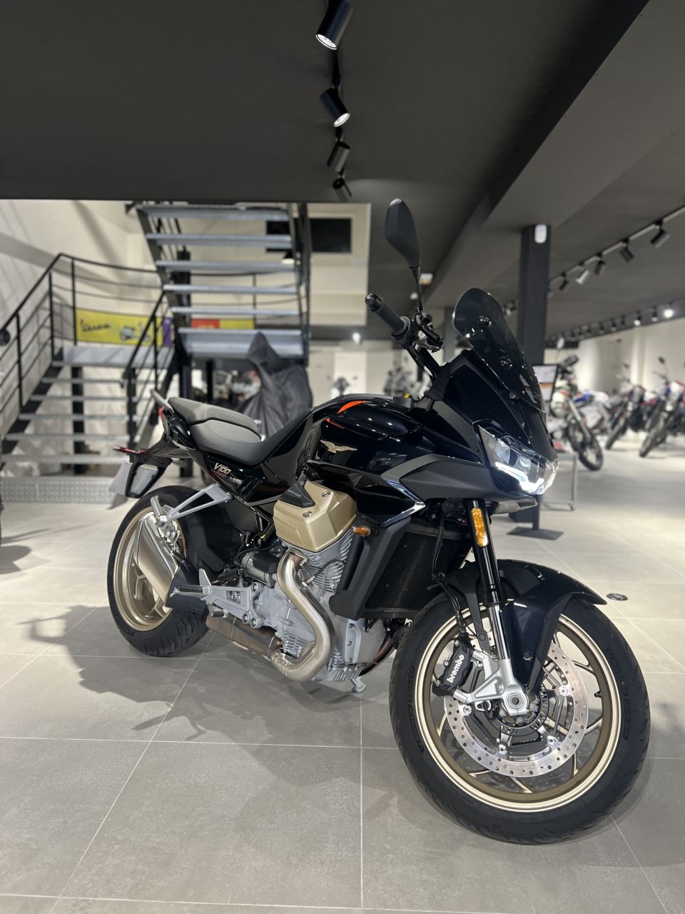 MOTO GUZZI V100  MANDELLO 4