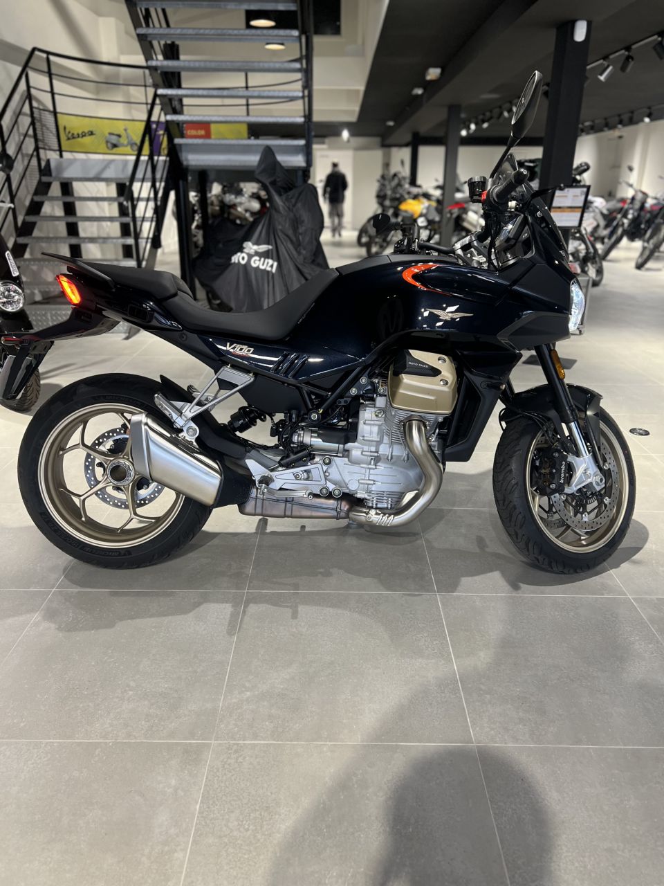 MOTO GUZZI V100  MANDELLO 4