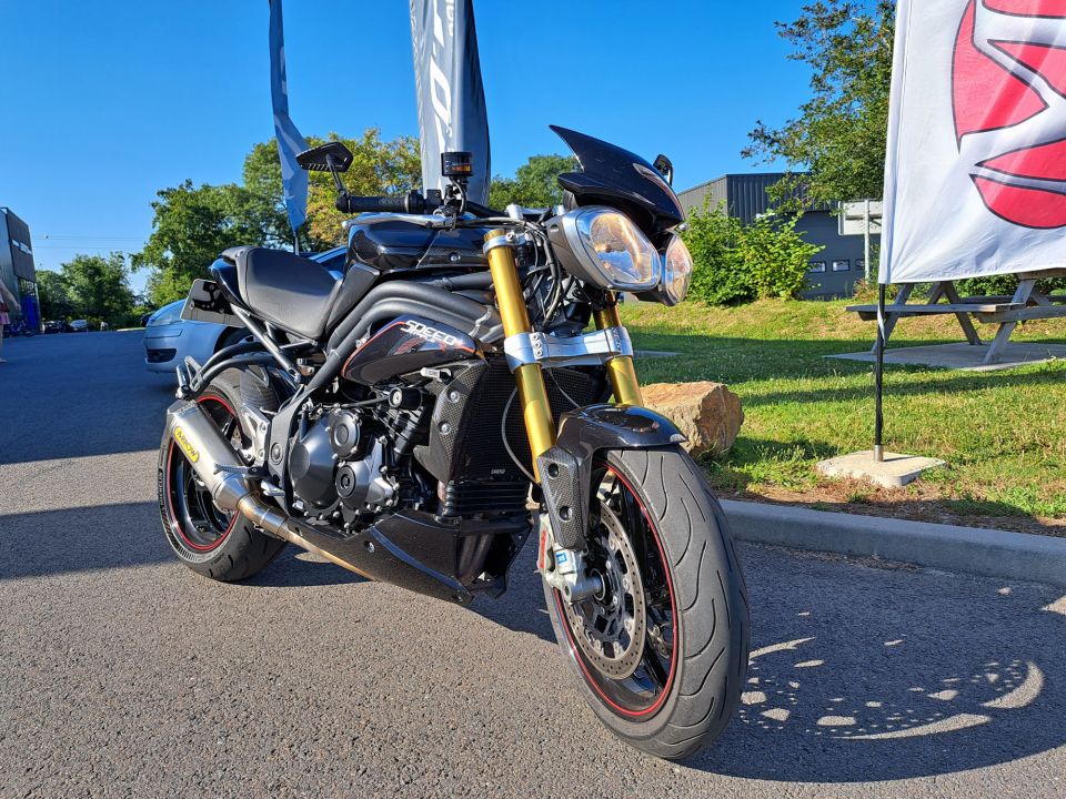 TRIUMPH SPEED TRIPLE 1050 RS 4
