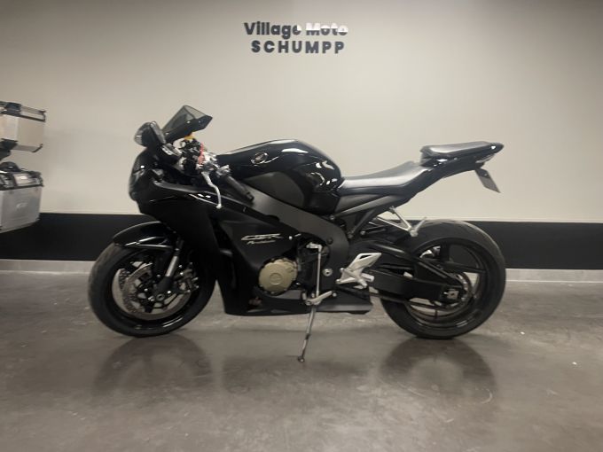 HONDA CBR 1000 FIREBLADE 4