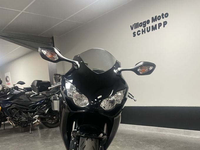 HONDA CBR 1000 FIREBLADE 4
