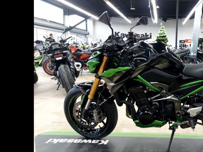 KAWASAKI Z900 SE 4