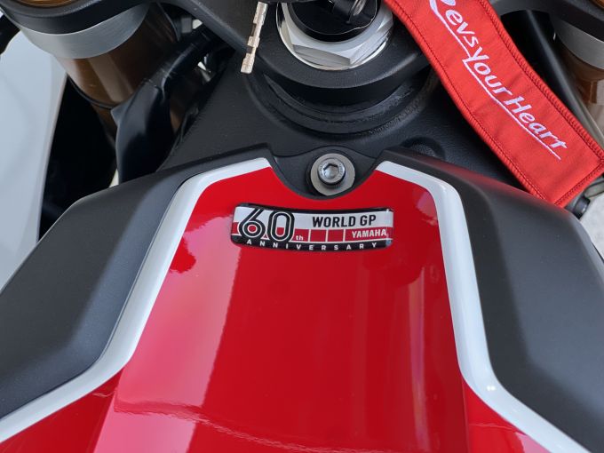 YAMAHA YZF 1000 R1 60TH 4