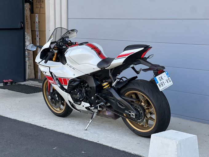 YAMAHA YZF 1000 R1 60TH 4