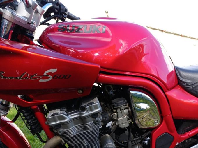 SUZUKI GSF 600 S BANDIT 4