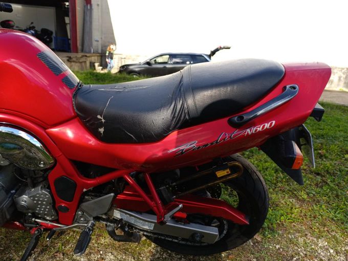 SUZUKI GSF 600 S BANDIT 4