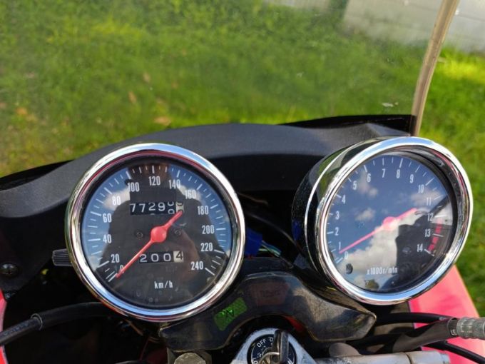SUZUKI GSF 600 S BANDIT 4