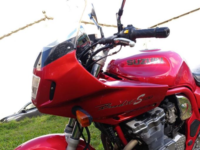SUZUKI GSF 600 S BANDIT 4