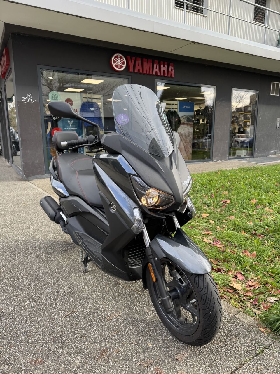 YAMAHA XMAX 125 4
