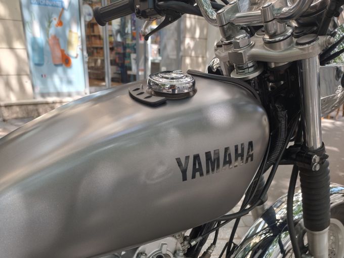 YAMAHA SR 400 4