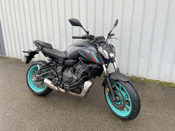 YAMAHA MT-07 4