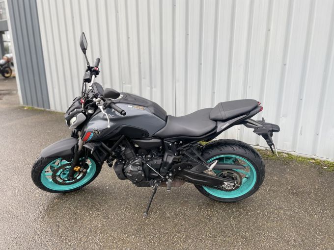 YAMAHA MT-07 4
