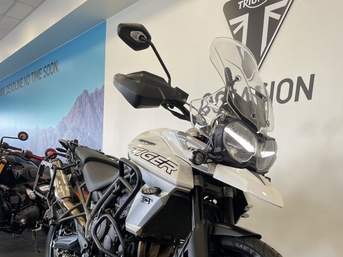 TRIUMPH TIGER 800 XCA 4