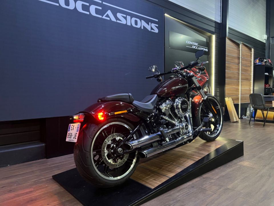 HARLEY-DAVIDSON CVO Breakout 4