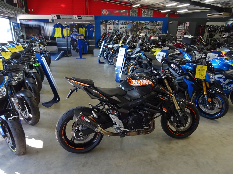 SUZUKI GSR 750 HotWheels 4