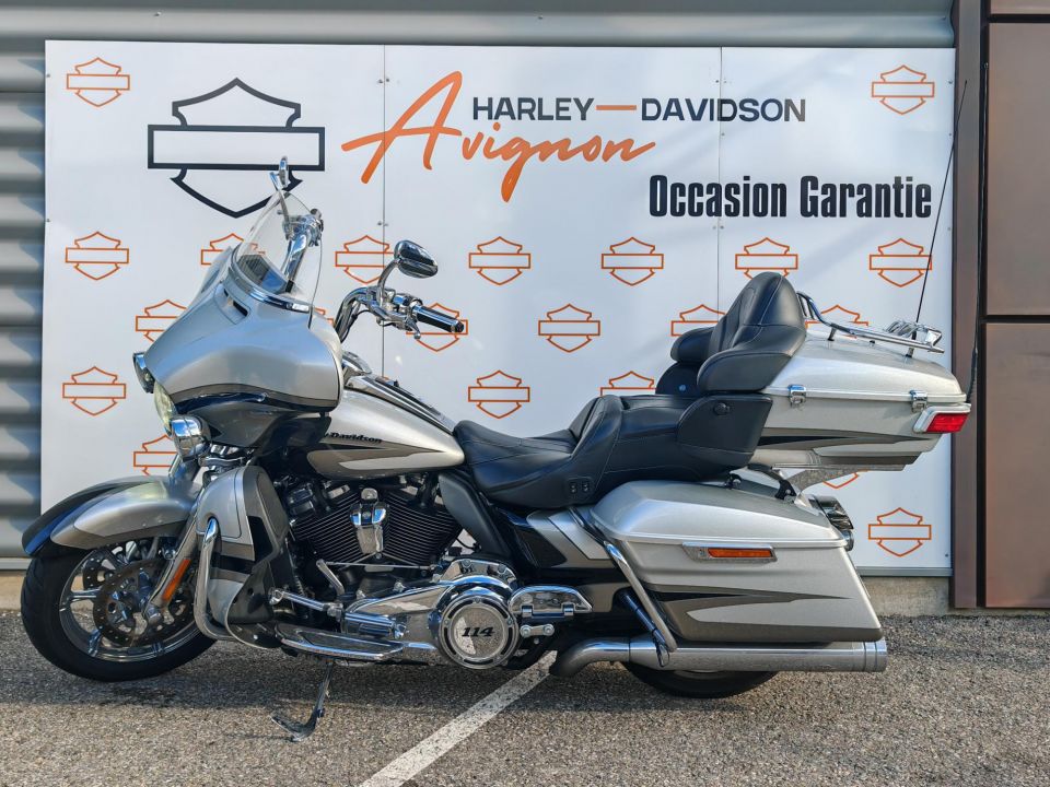 HARLEY-DAVIDSON TOURING ELECTRA GLIDE 1800 ULTRA LIMITED CVO 4