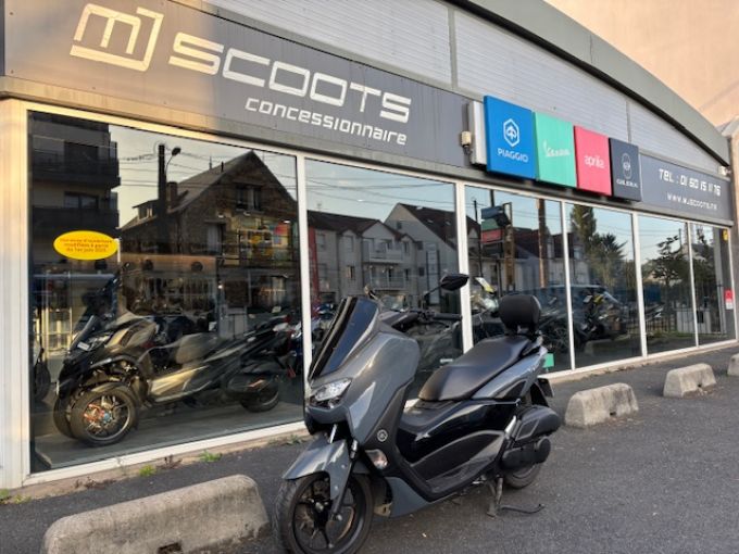 YAMAHA NMAX 125 4