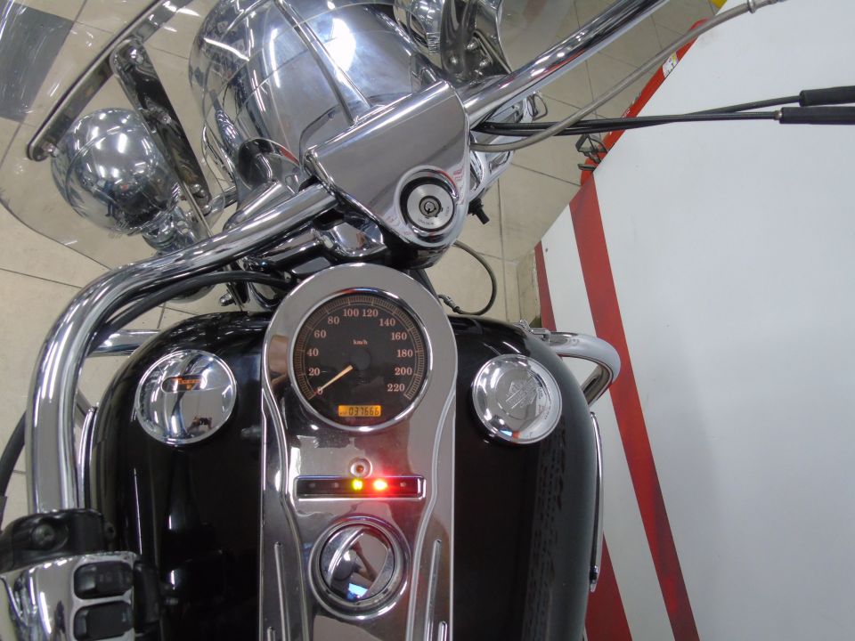HARLEY-DAVIDSON ROAD KING CLASSIC 4