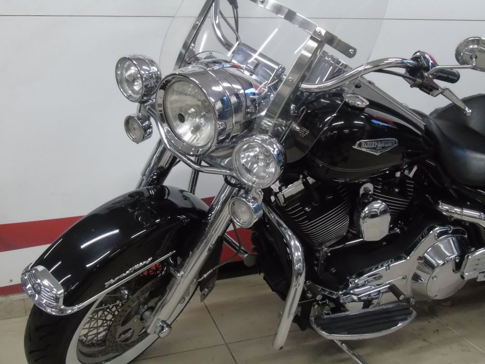 HARLEY-DAVIDSON ROAD KING CLASSIC 4