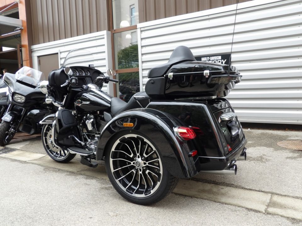 HARLEY-DAVIDSON TRIKE TRI GLIDE 1868 ULTRA 4