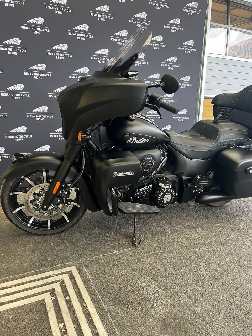 INDIAN ROADMASTER DARK HORSE 1890 4