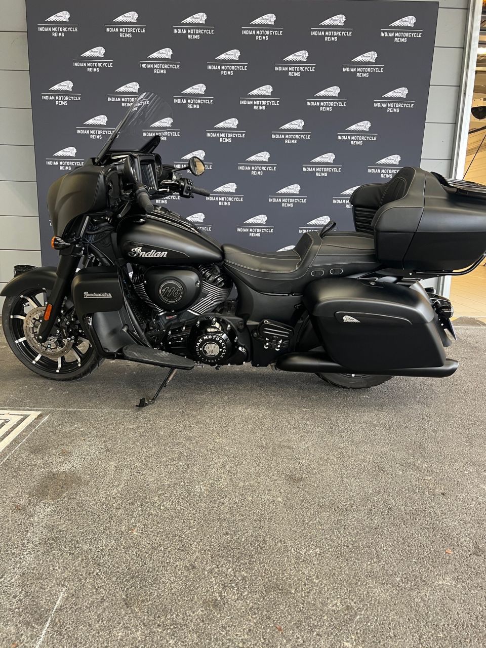 INDIAN ROADMASTER DARK HORSE 1890 4