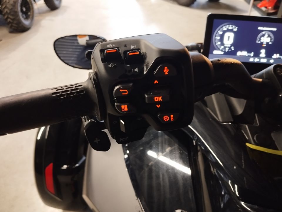 CAN-AM SPYDER F3-S 4