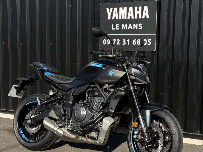 YAMAHA MT-07 4