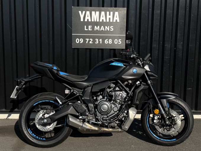 YAMAHA MT-07 4