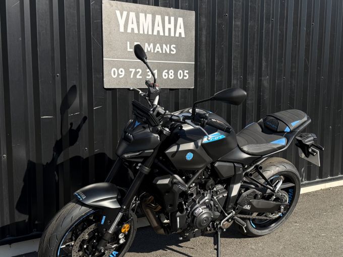YAMAHA MT-07 4