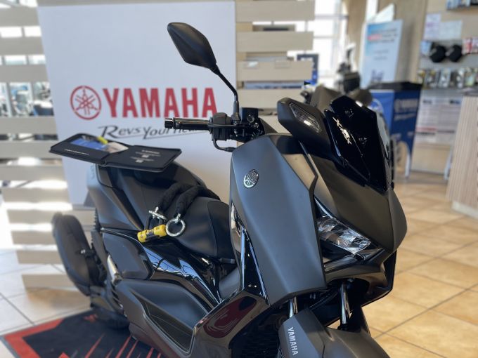 YAMAHA X-MAX 125 4