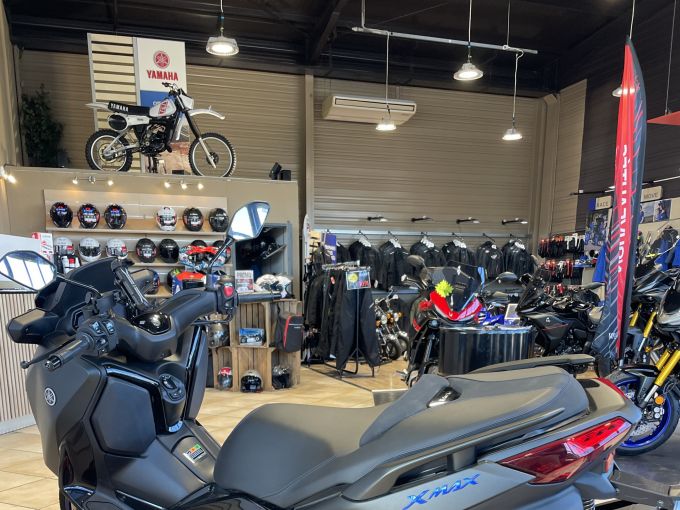 YAMAHA X-MAX 125 4
