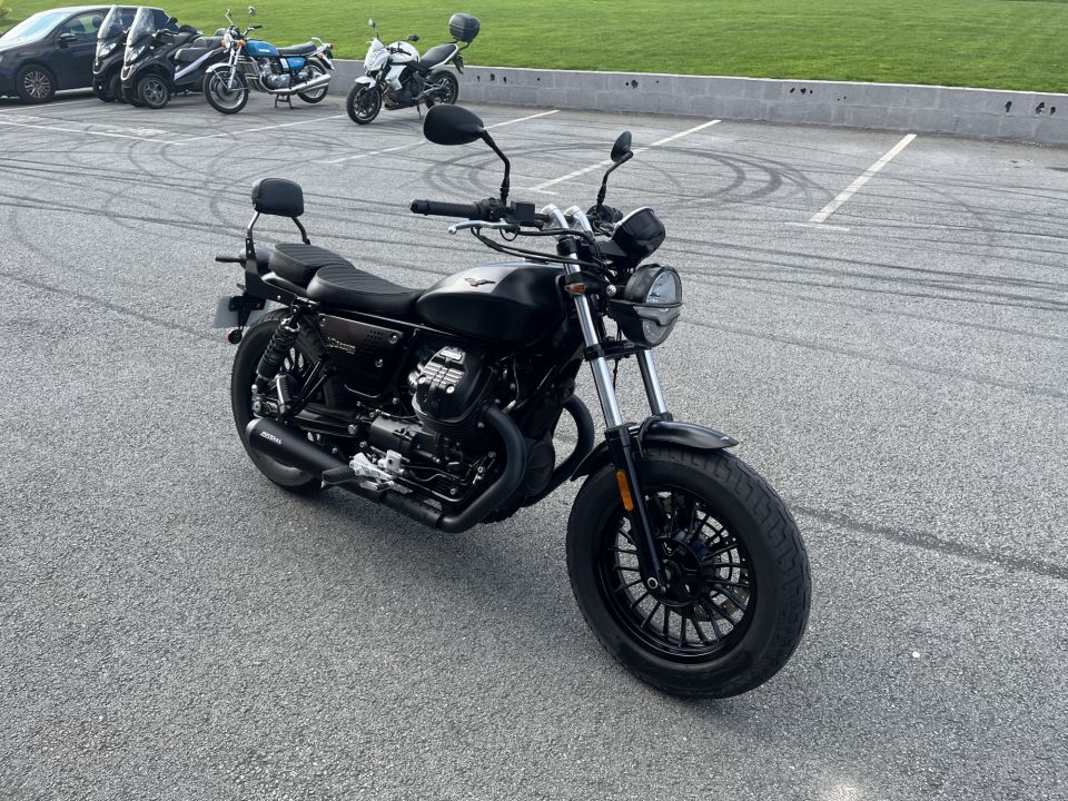 MOTO GUZZI V9 BOBBER 4