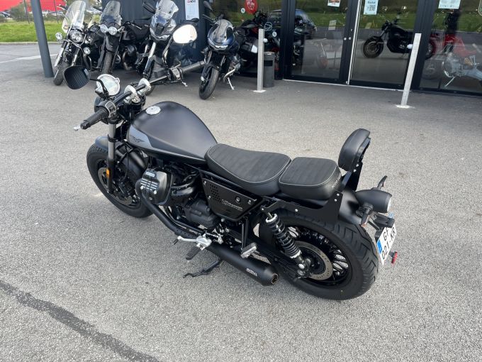 MOTO GUZZI V9 BOBBER 4