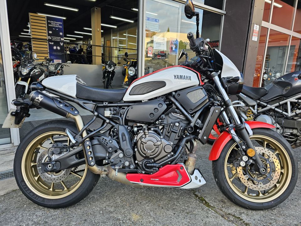 YAMAHA XSR 700 ABS 4