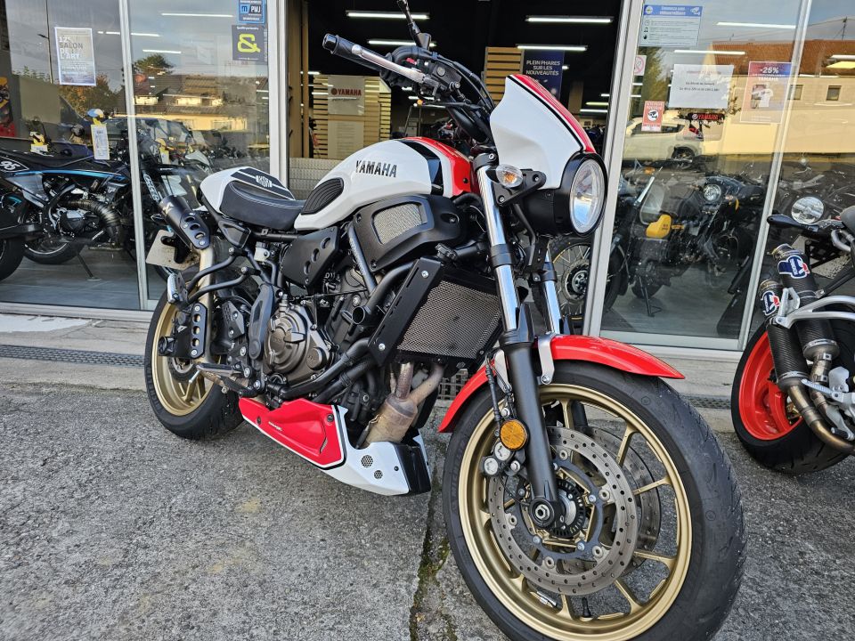 YAMAHA XSR 700 ABS 4