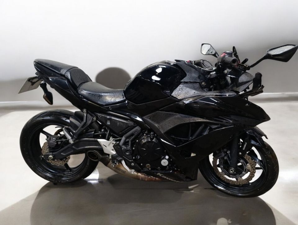 KAWASAKI NINJA 650 4